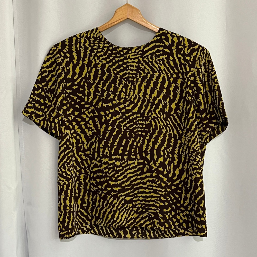 Women’s Short Sleeve Patterned Blouse in Olive and Black